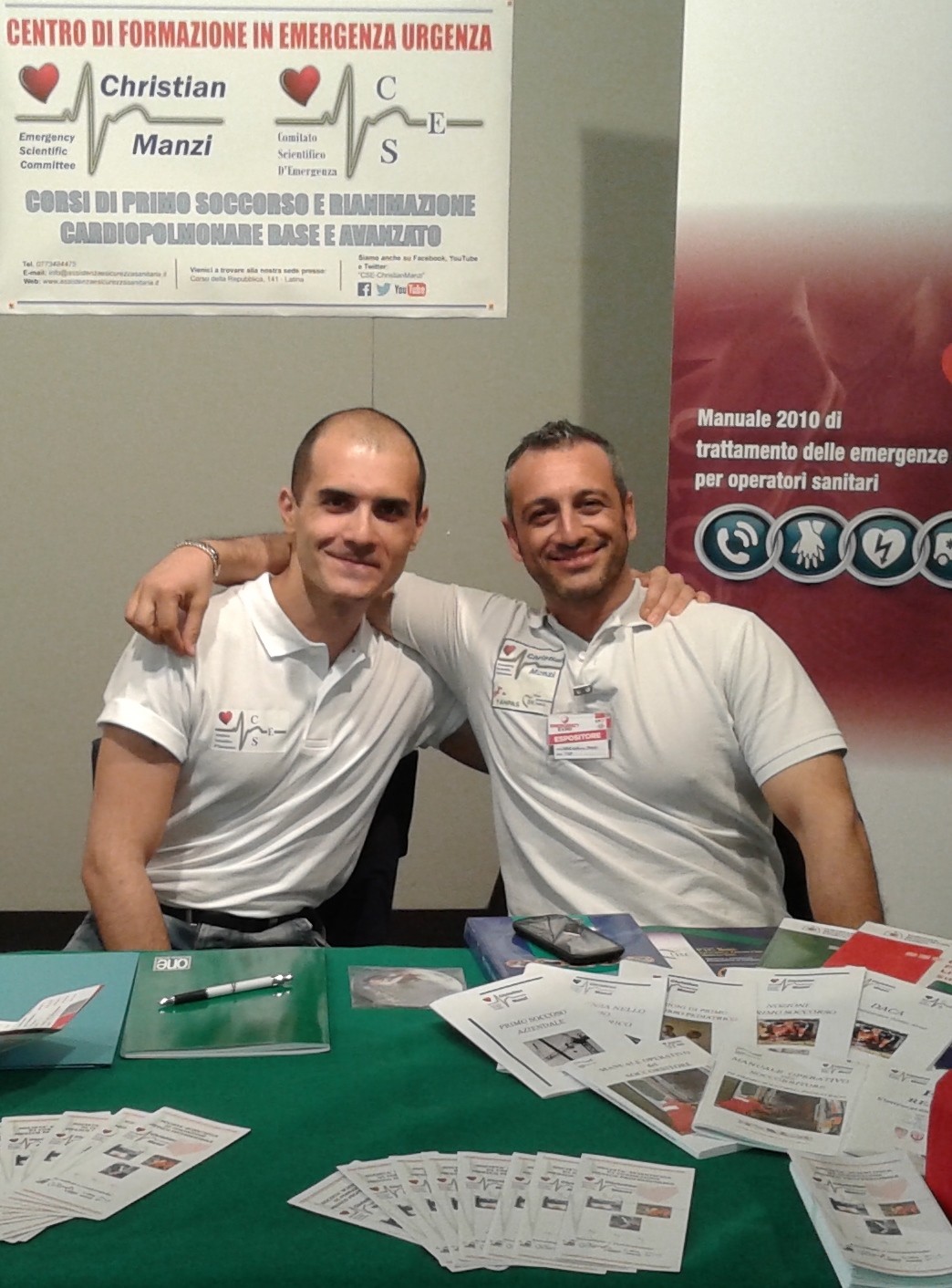 Christian Manzi con Alessio Biondino durante l'Emergency Expo di Latina, 2014.