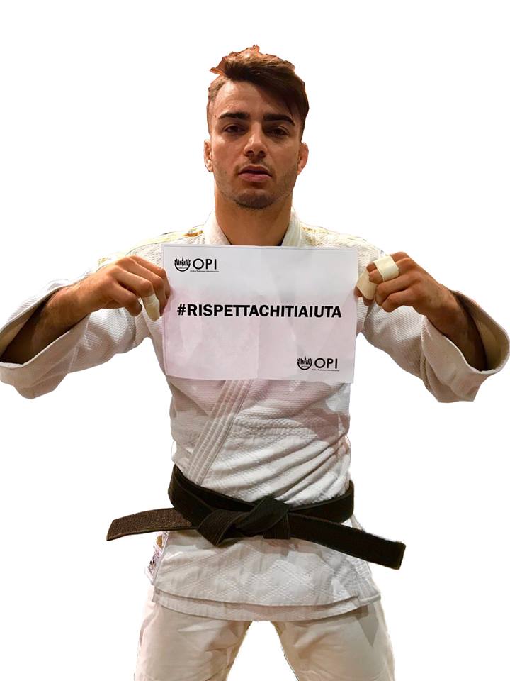 Grande successo per l'hashtag lanciata dagli infermieri di Arezzo #RispettaChiTiAiuta