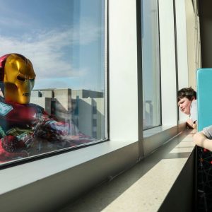 Arrivano i supereroi a fare le pulizie:”Cerchiamo sempre di portare un sorriso sui volti dei bambini che soffrono” 1