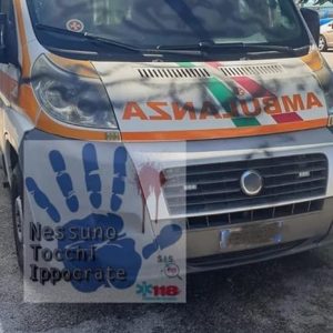 Ambulanza del 118 imbrattata da numerosi disegni osceni durante un’urgenza:“È finita l’epoca degli eroi” 1