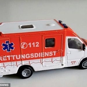 Bimbo salva la mamma diabetica chiamando il numero 112 presente sull’ambulanza giocattolo 1