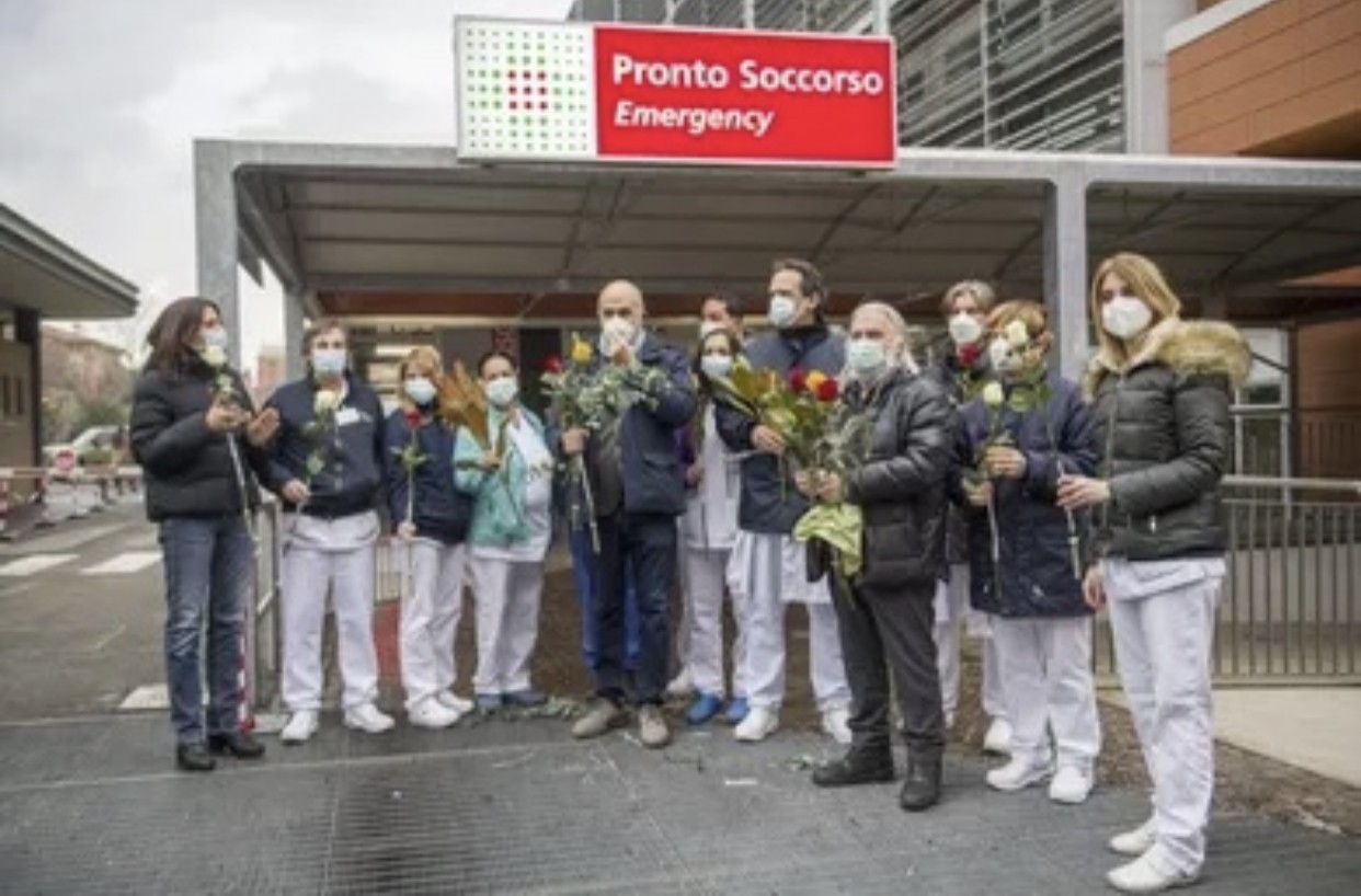 Fiori in dono ai sanitari che combattono il Covid-19:“Siamo orgogliosi di voi”